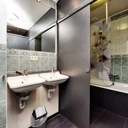 Hillside Family 펜션 더뷔